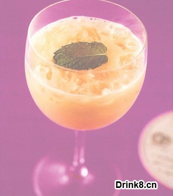 ��ɫ�λü�β�� Golden Dream Cocktail 