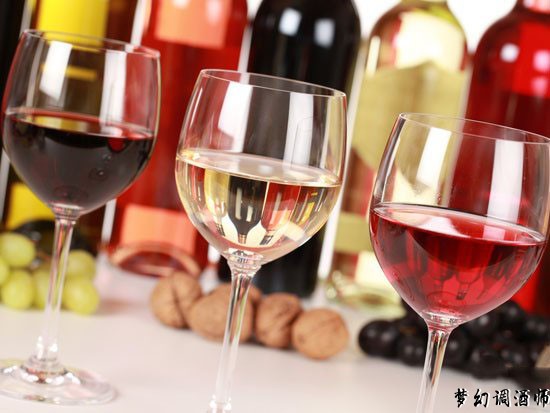 03-how-to-pour-wine-140623(1).jpg