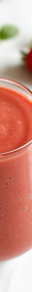 �������������ݮ���� Refreshing and Creamy Avocado Strawberry Smoothie