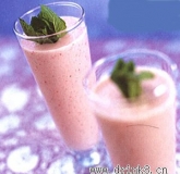 ��ݮ��������̼�β�� Strawberry and Hazelnut Lassi Cocktail