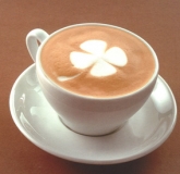 ���˲ݿ�����ŵ Four-leaves Clover Cappuccino