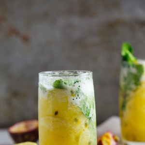 ���ʲ��ܺ���������Ī���� Fresh pineapple & passion fruit mojito