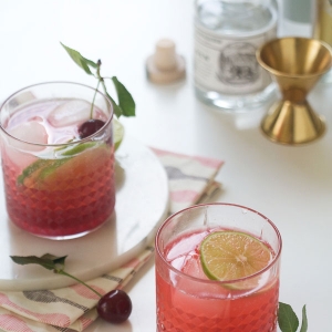 ��ӣ�ҽ����� Sour Cherry Gin and Tonic