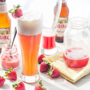 ��ݮ���橵� Strawberry Rhubarb Shandy